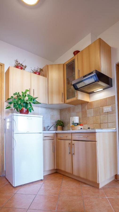 Apartment Josephine 2 Malinska Esterno foto
